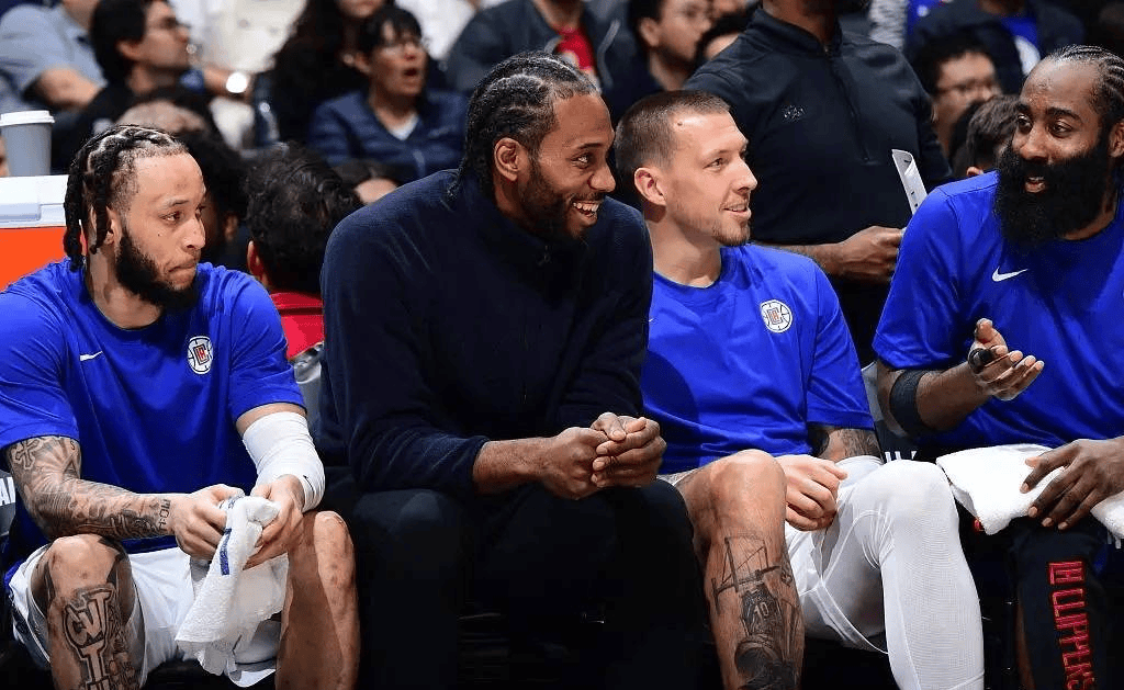 布伦森首节20分创本赛季个人新高，单节20+次数超甜瓜（布伦森首节轰下20分刷新本季新高，单节20+次数反超甜瓜）