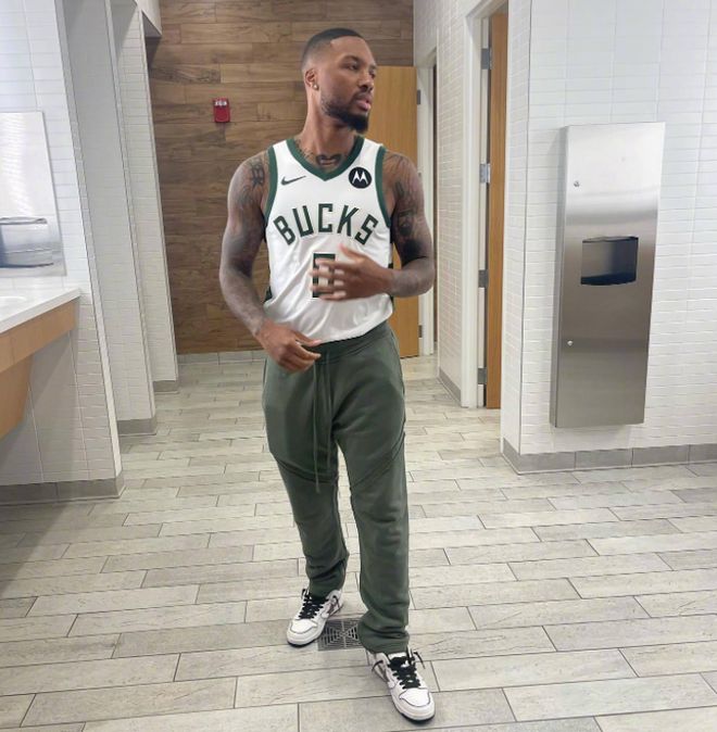 福布斯穿7号替补登场，是马丁内斯执教后第14位完成首秀球员（福布斯身披7号替补亮相，成马丁内斯上任后第14位完成首秀的球员）