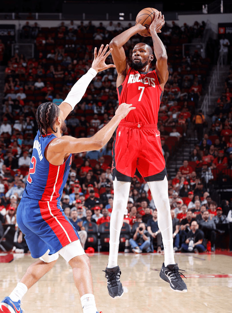 安切洛蒂：皇马到目前为止成绩出色，还能怎么要求阿隆索呢？（安切洛蒂：皇马至今表现优异，对阿隆索还能有何苛求？）