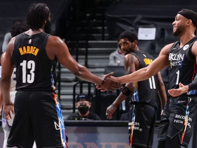 相似度99%！巴萨国王杯对手球员长相酷似拉莫斯，迅速外网走红（巴萨国王杯对手球员与拉莫斯神似，因撞脸在海外社媒火速走红）