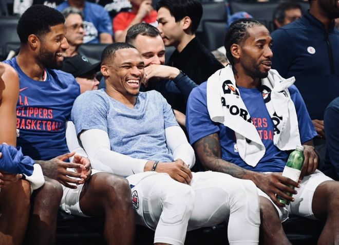 身残志坚！布基纳法索边锋2年前左眼失明，仍坚持职业足球之路（左眼两年前失明仍不言弃，布基纳法索边锋坚守职业足球梦）