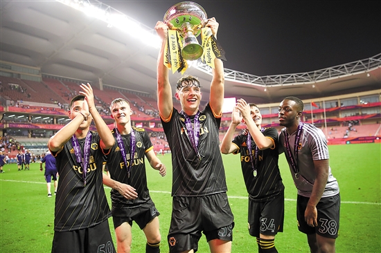 卡拉格：维拉要想夺冠，罗杰斯得拿出英超赛季最佳球员的表现（卡拉格：若维拉要冲冠，罗杰斯必须踢出英超赛季MVP级表现）