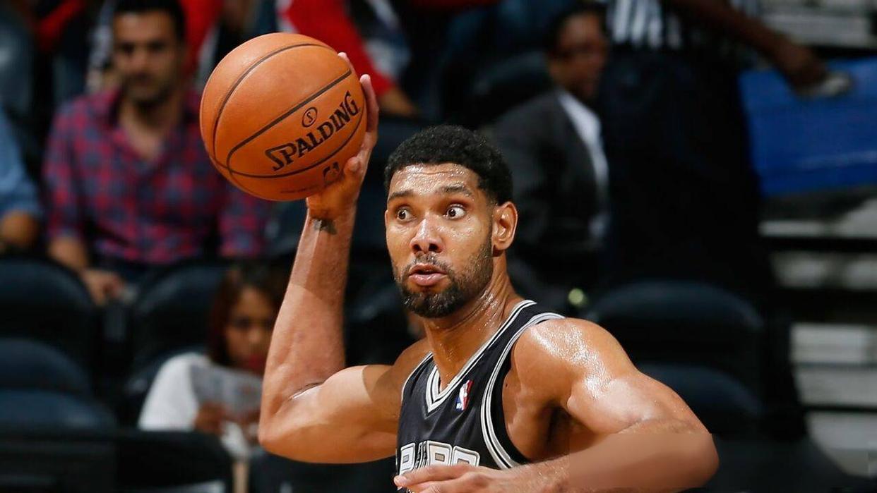 广东男篮防守稳固力克上海（广东男篮以稳固防守击退上海）