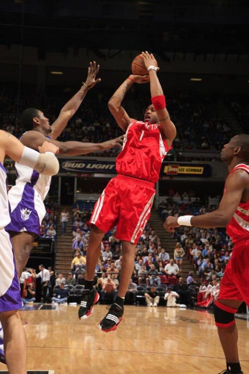 那不勒斯1-1爆冷，亚特兰大4-0大胜三连胜，拜仁客场险胜只赢一个（那不勒斯1-1遭冷平，亚特兰大4-0豪取三连胜，拜仁客场一球险胜）