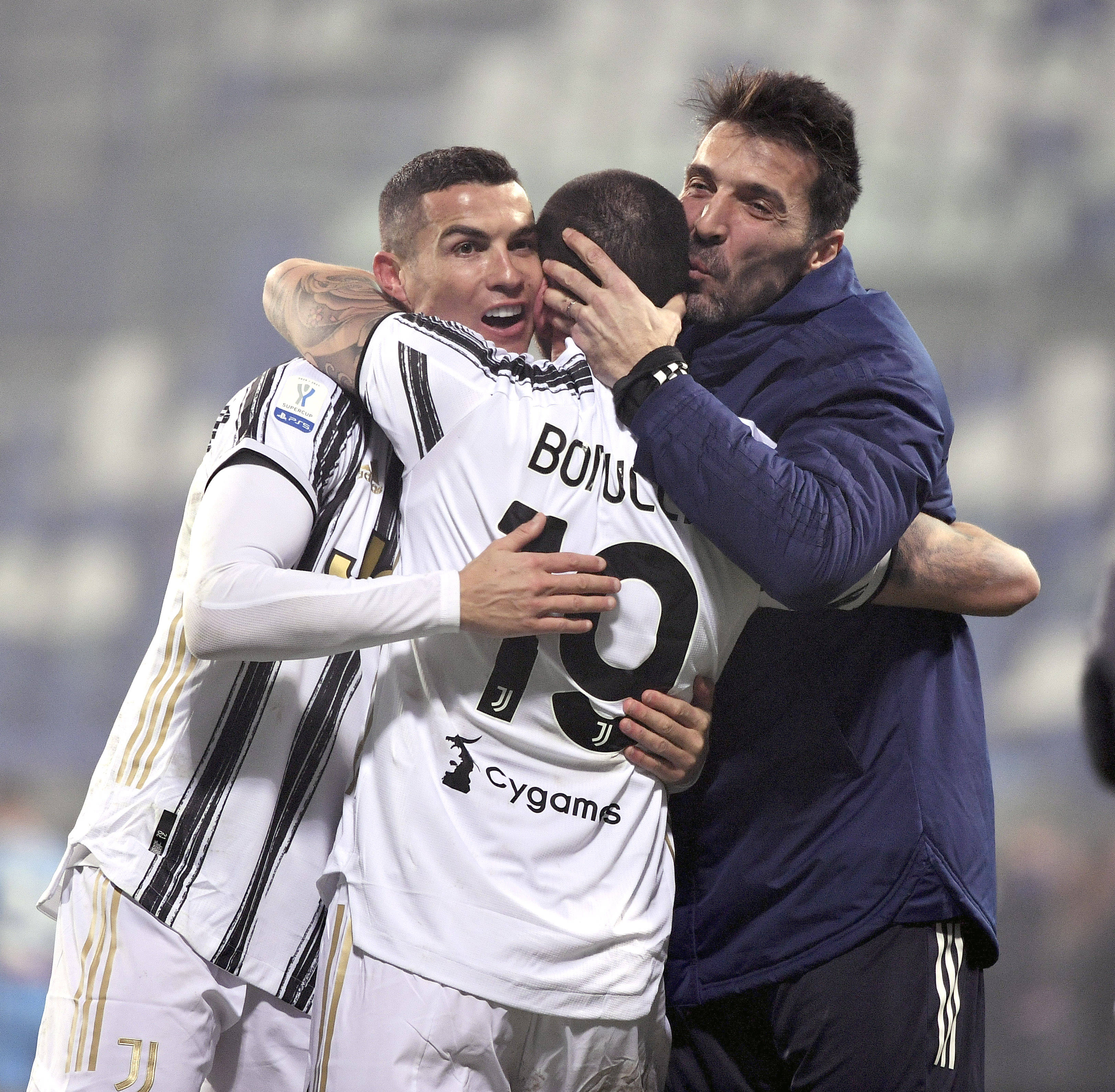 欧冠冠军、世界冠军&前枪手球探：本周寿星“野兽”卡伦布（欧冠与世界杯双冠得主、前阿森纳球探：本周寿星“野兽”卡伦布）