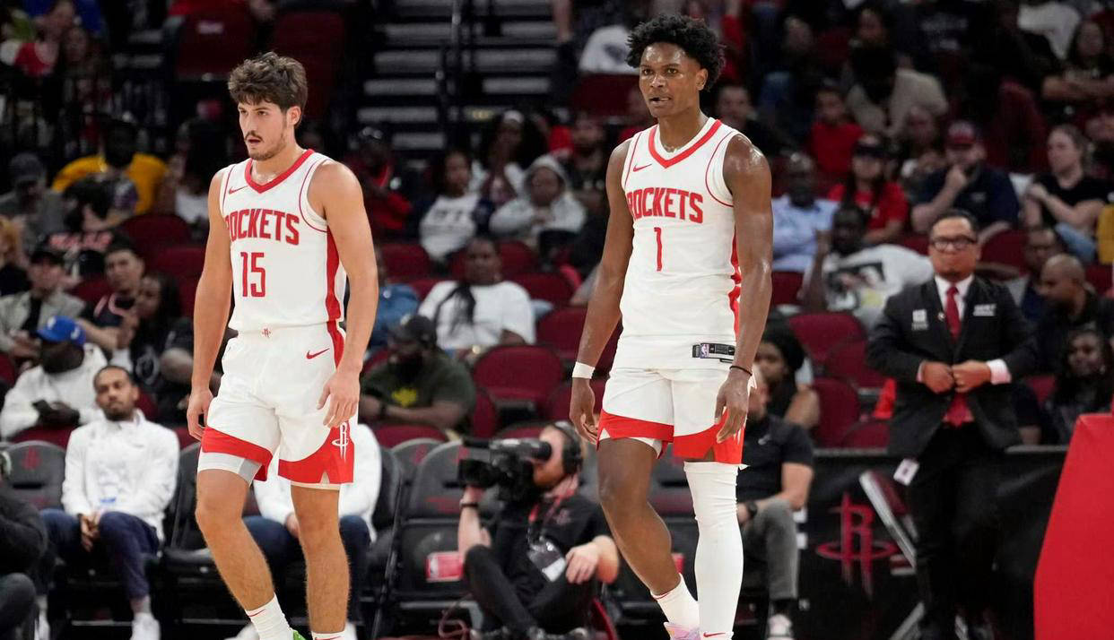 汉堡官方：格拉策尔右大腿肌肉纤维撕裂，将缺阵今年剩余比赛（汉堡官宣：格拉策尔右大腿肌肉纤维撕裂，无缘今年剩余所有比赛）