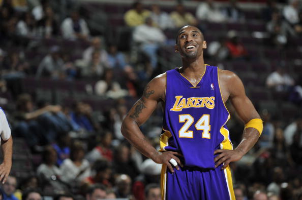 恐怖慎入，加纳国脚弗朗西斯在与日本友谊赛中小腿遭90度弯曲（惊险一幕：加纳国脚弗朗西斯在与日本的友谊赛中小腿重伤）