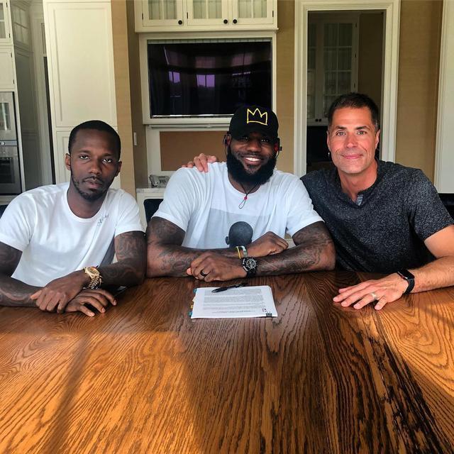 米体：AC米兰首选与迈尼昂续约，两法甲球员是其备选（米体：米兰优先与迈尼昂续约，另有两名法甲球员作为备选）