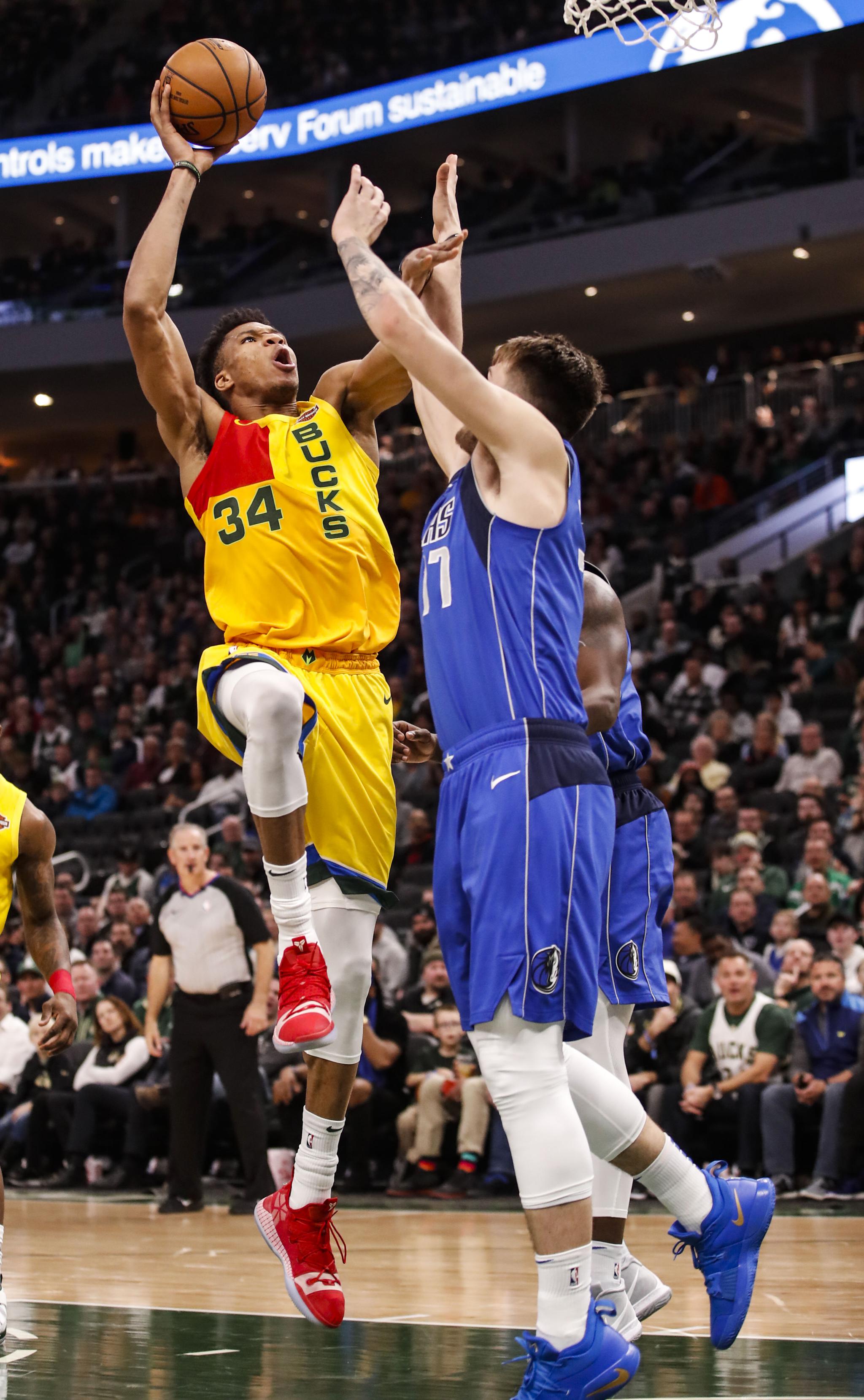 骑士vs马刺前瞻：米切尔PK福克斯，马刺势头火热冲击3连胜（骑士迎战马刺前瞻：米切尔对决福克斯，马刺状态火热剑指三连胜）