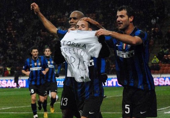 篮球湖人球员场上发挥获得球迷认可（湖人球员出色表现赢得球迷称赞）