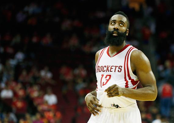 皇马本泽马梅开二度助球队取胜（本泽马独中两元助皇马全取三分）