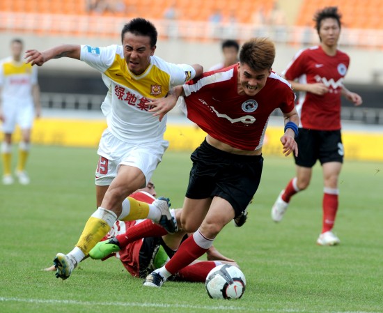 绿茵逐梦，医者护航！宿迁市中医院“体卫融合”赋能“宿超”冠军之路（医体融合护航宿超夺冠，宿迁市中医院助力绿茵圆梦）