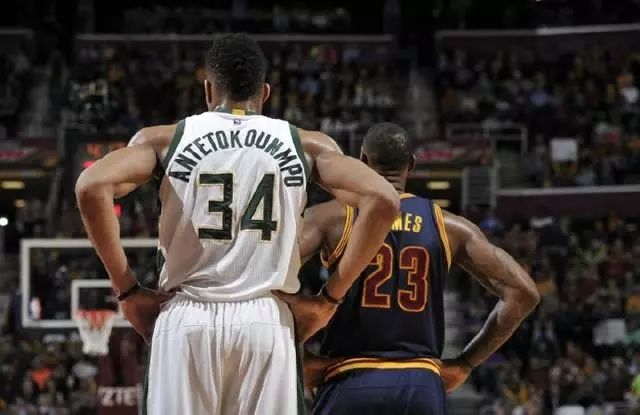 状态低迷！国王首发5虎三分6中0，半场合砍23分（手感冰冷！国王首发五虎三分六投全失，半场仅拿23分）