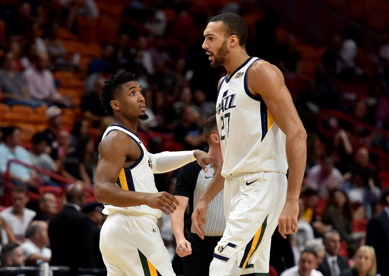 不一样篮球 ｜ 从赛场高光到家人的爱，Joker 2设计背后都有哪些灵感？（不一样的篮球：Joker 2从赛场高光到亲情温度的设计灵感揭秘）